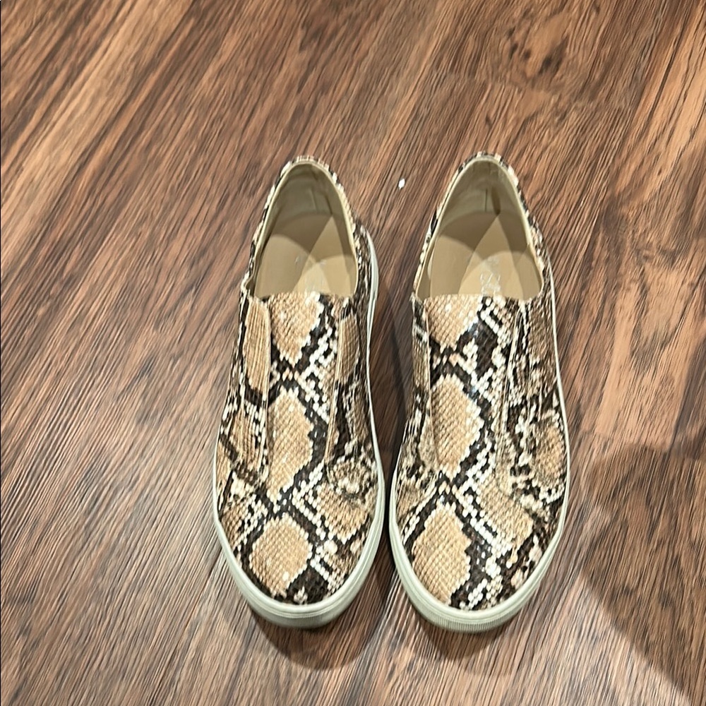 J Slides Tan and Black Sleek Sneakers